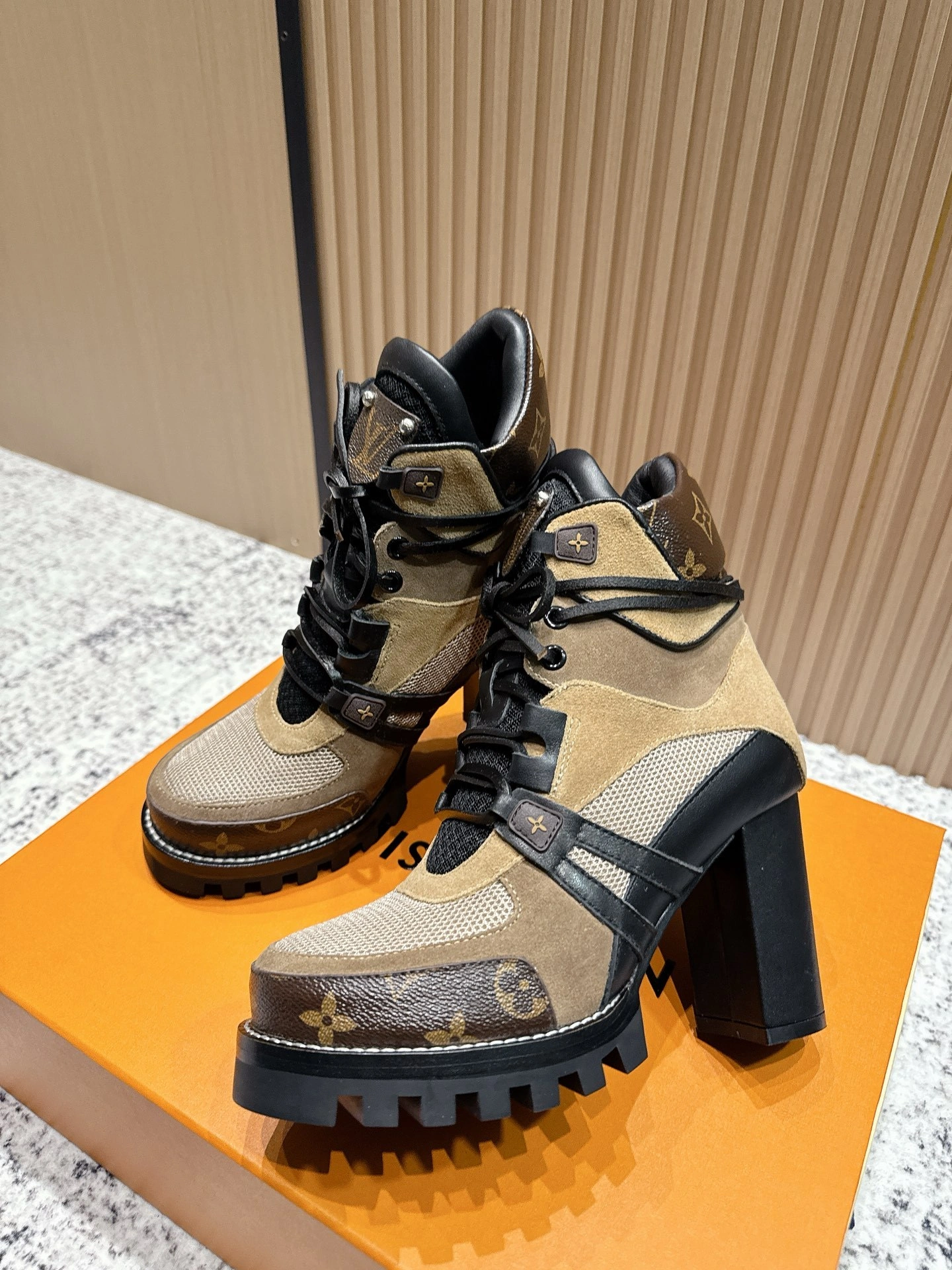 COCO-- 8V 1A94O1 cowhide Heel height ：9cm Waterproof：2.5cm item:E-X362J2905